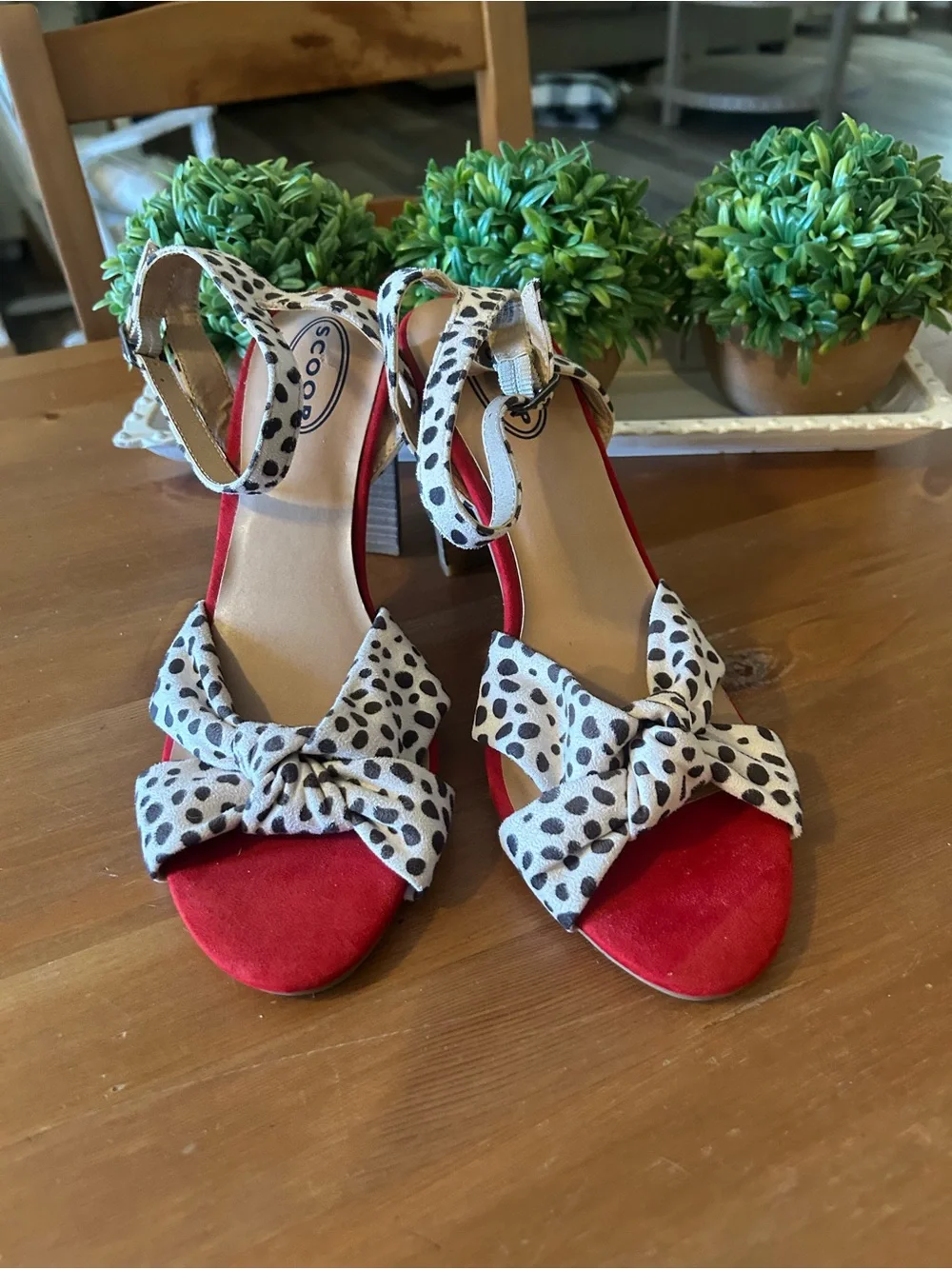 Scoop Size 10  Adorable Red Black and White Chunky Heels